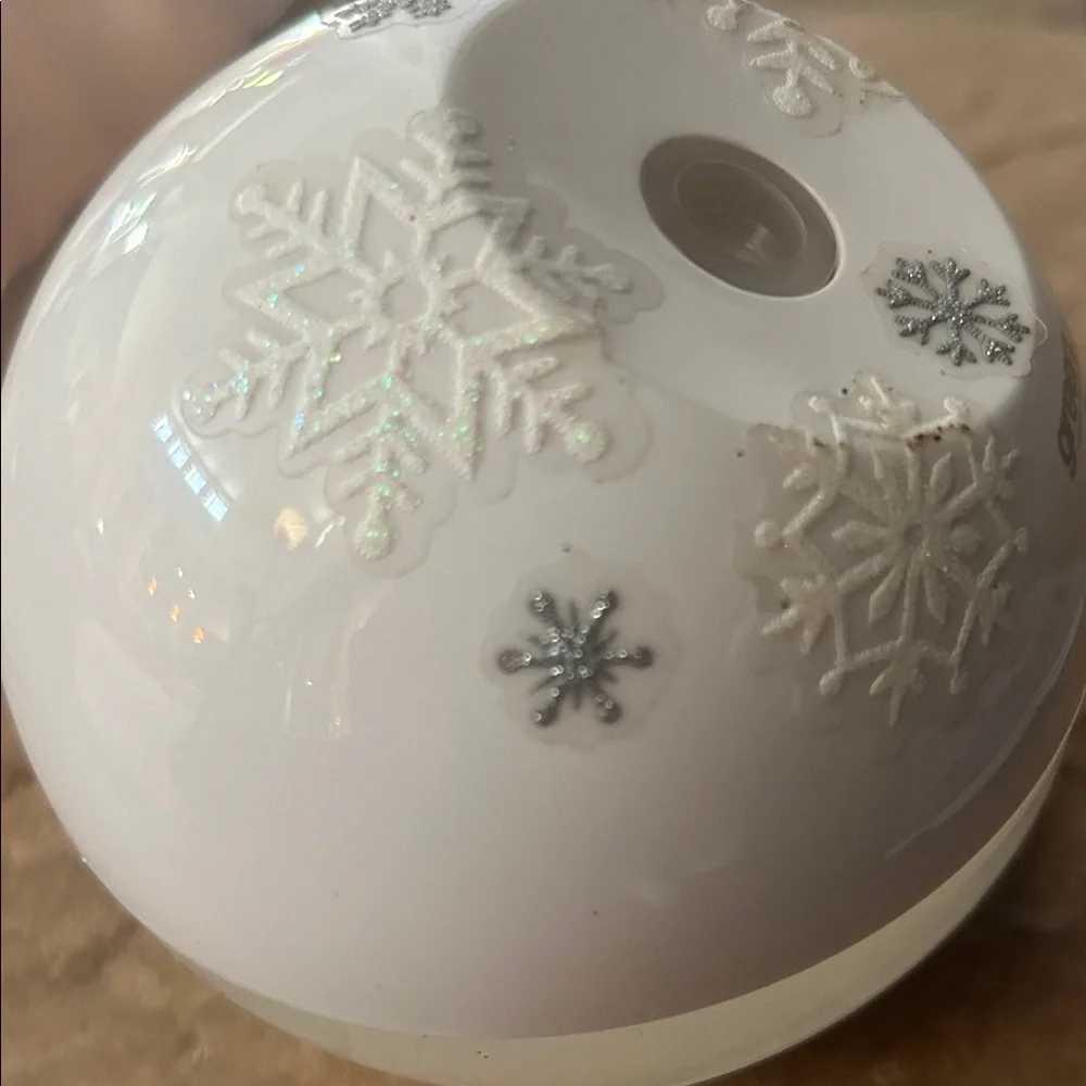 N/A white silver